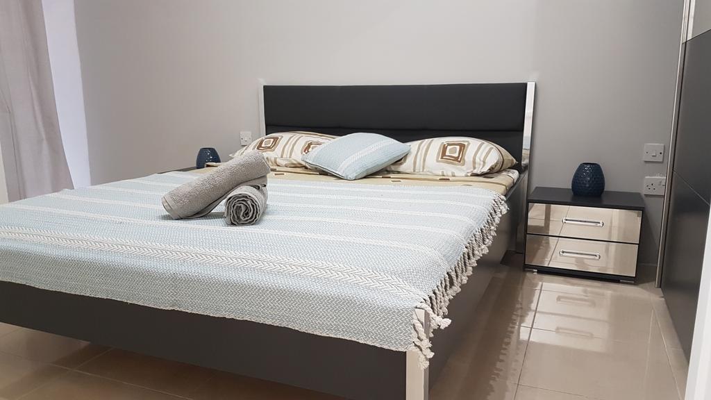 Spinola Seafront Apartment St. Julian's Zewnętrze zdjęcie